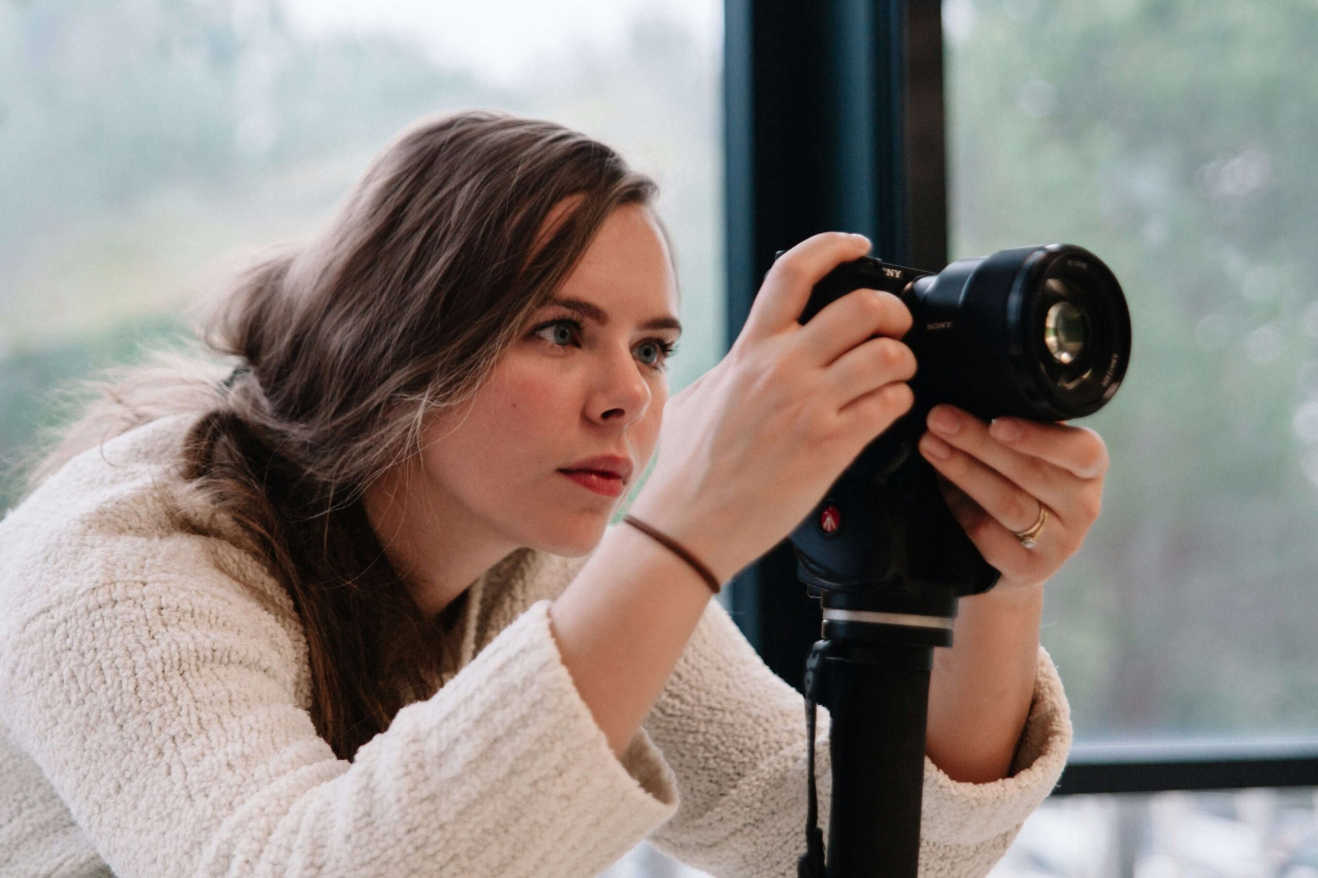 Fotograf tar bilder åt ett företag.